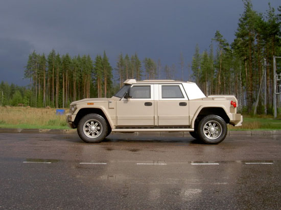 dartz-gold-armoured-kombat-car
